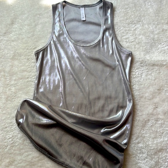 Tank top - Picture 3 of 4